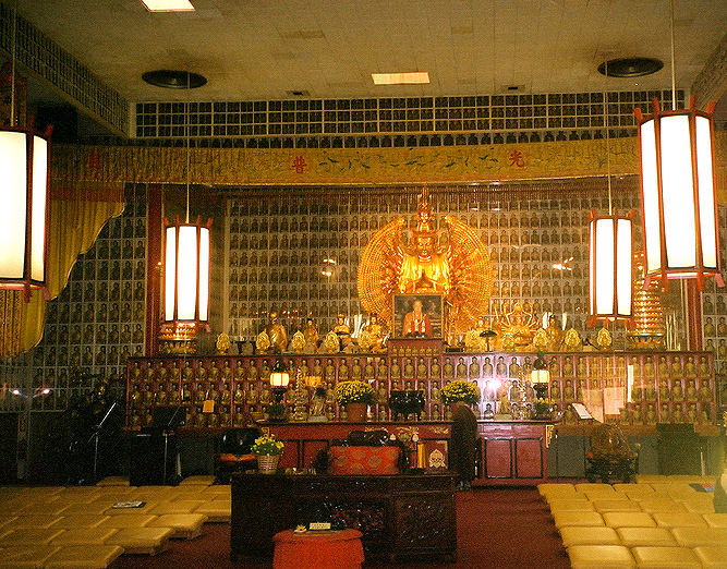 Hallof10KBuddhas.jpg